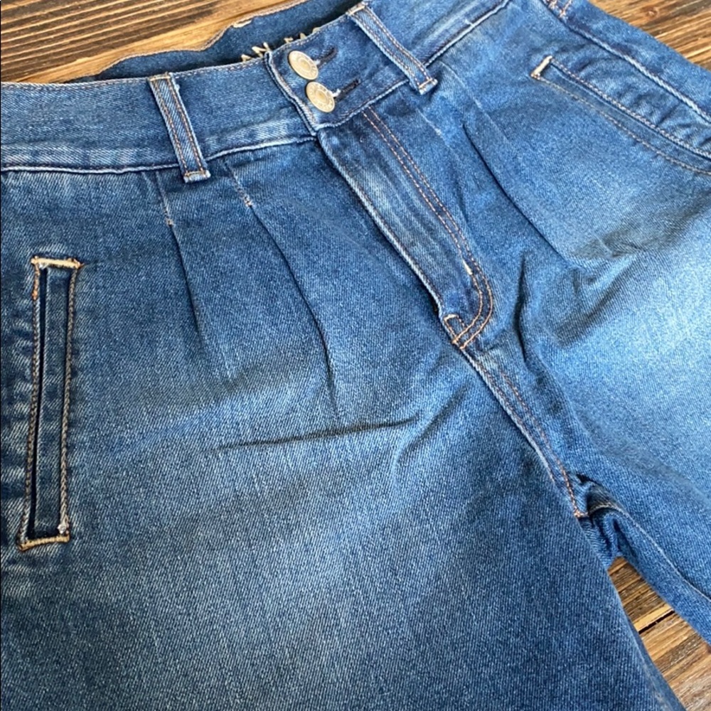 Shorts - Picture 2 of 4